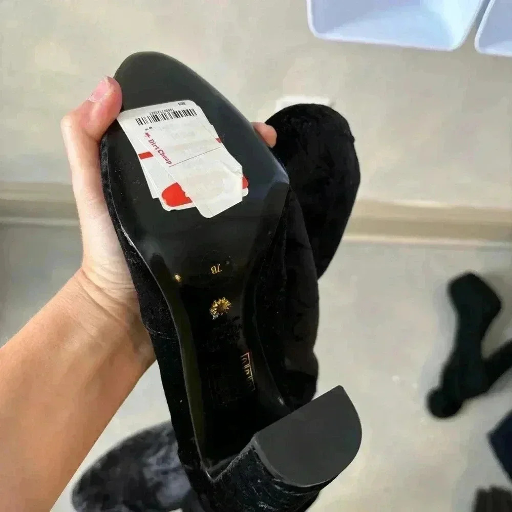 STUART WEITZMAN
Vidaland Convertible Boot in Black Crushed Velvet‎ - Picture 9 of 11